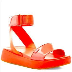 UGG LENOX PLATFORM SIZE 8.